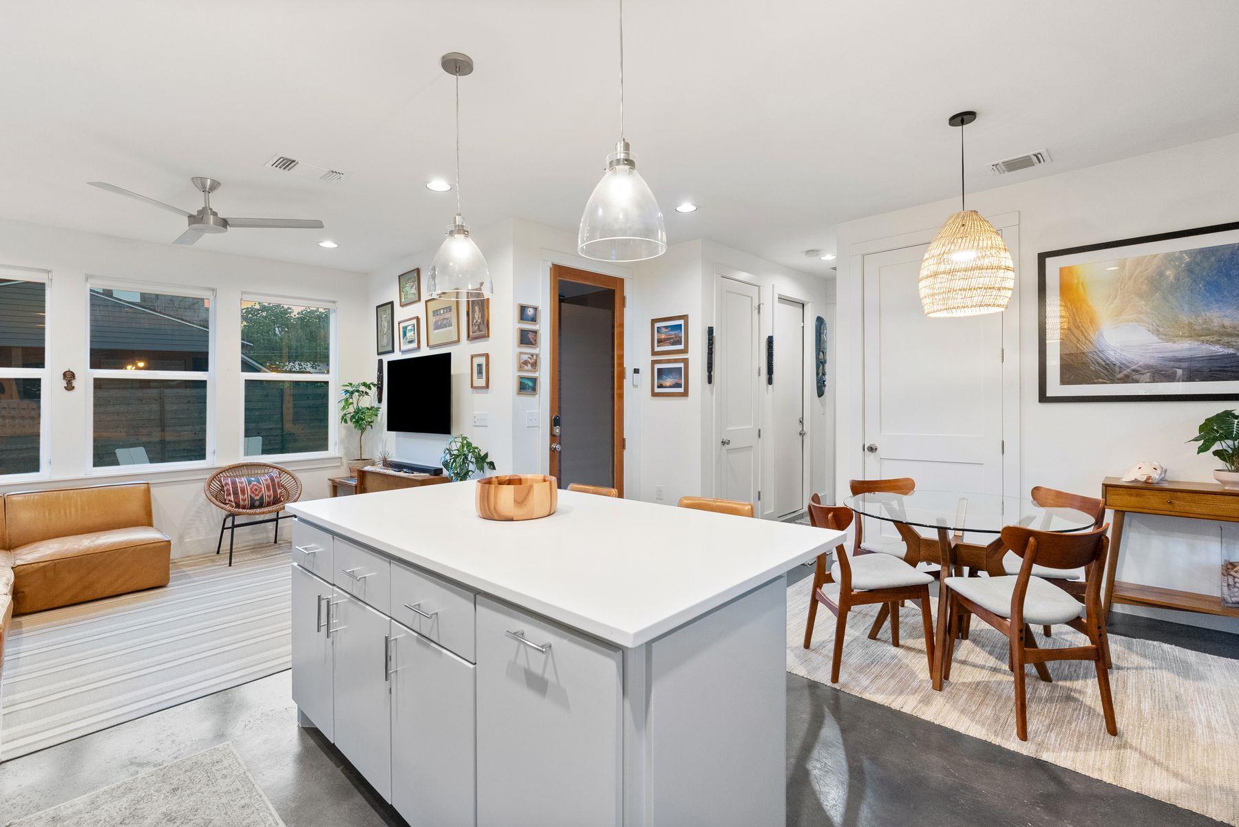 1709 Perez St # 2, Austin, TX 78721