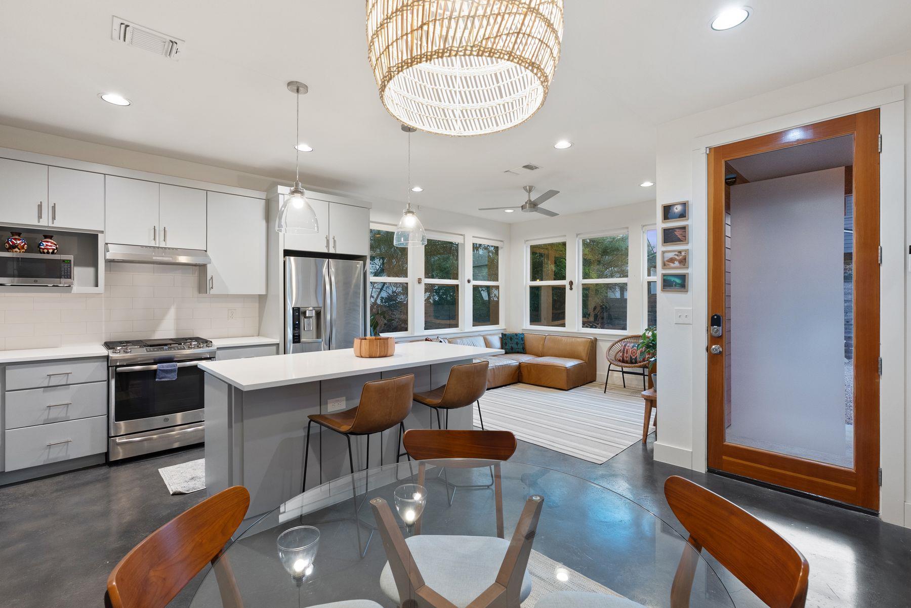 1709 Perez St # 2, Austin, TX 78721