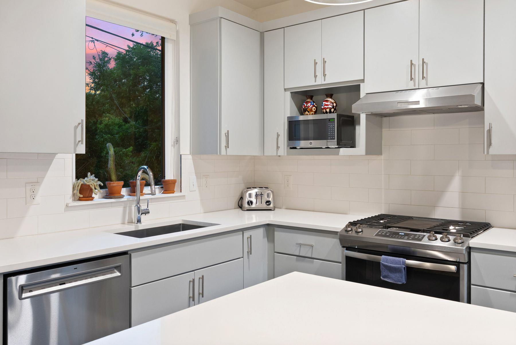 1709 Perez St # 2, Austin, TX 78721