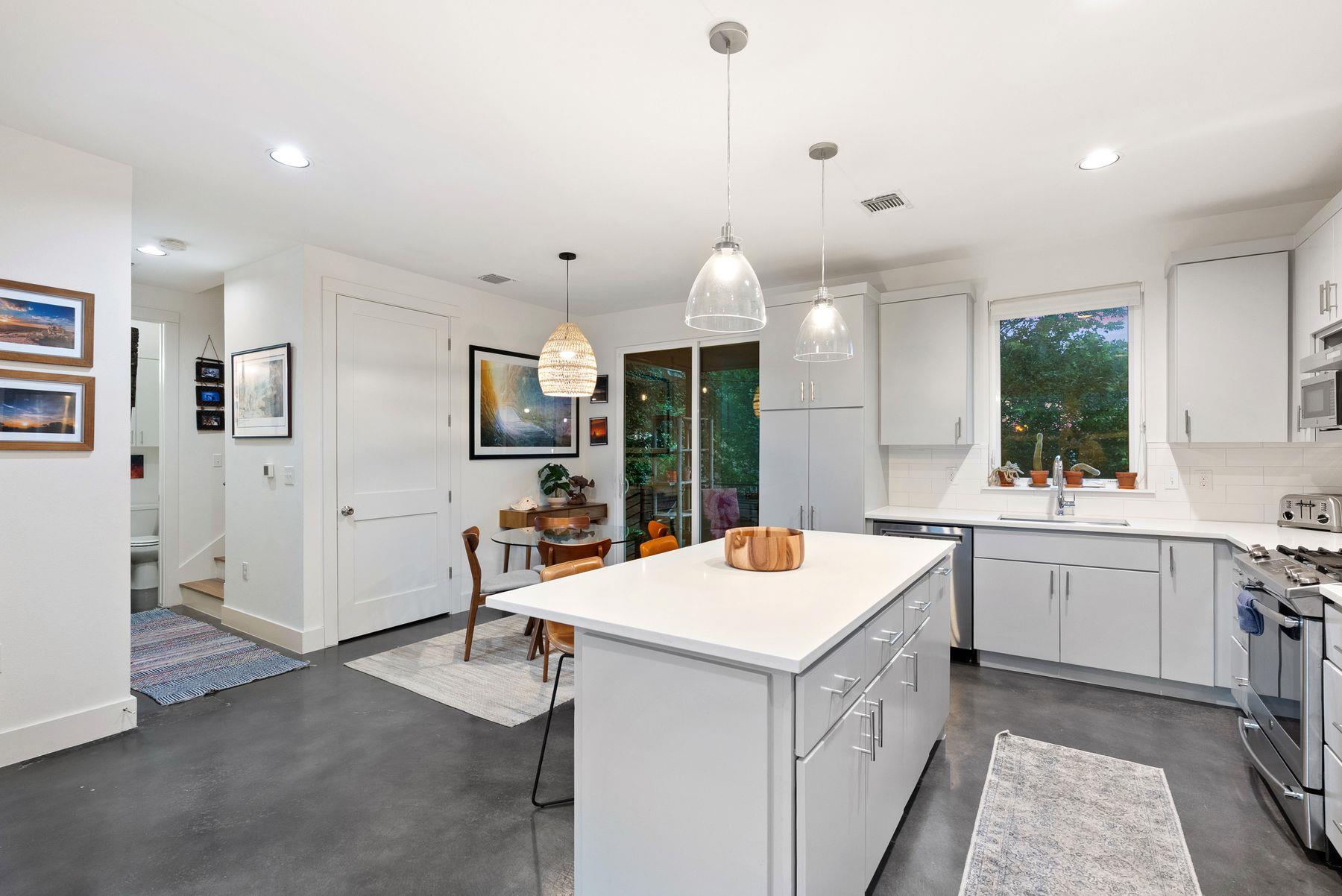 1709 Perez St # 2, Austin, TX 78721
