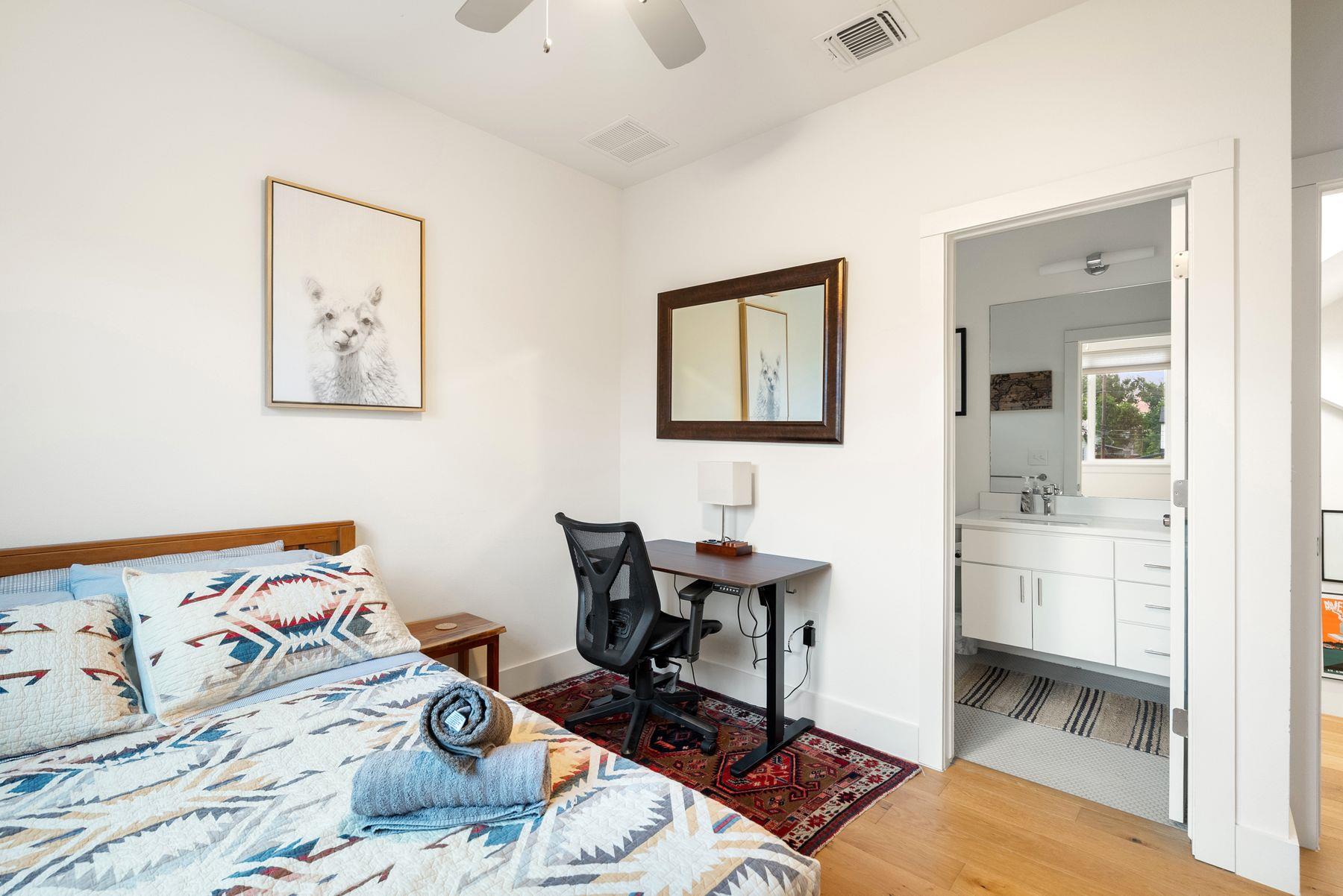1709 Perez St # 2, Austin, TX 78721