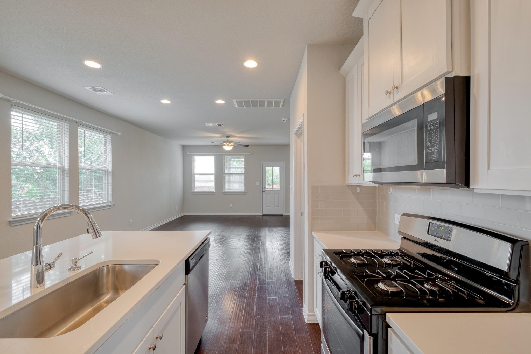 224 Eves Necklace Dr, Buda, TX 78610