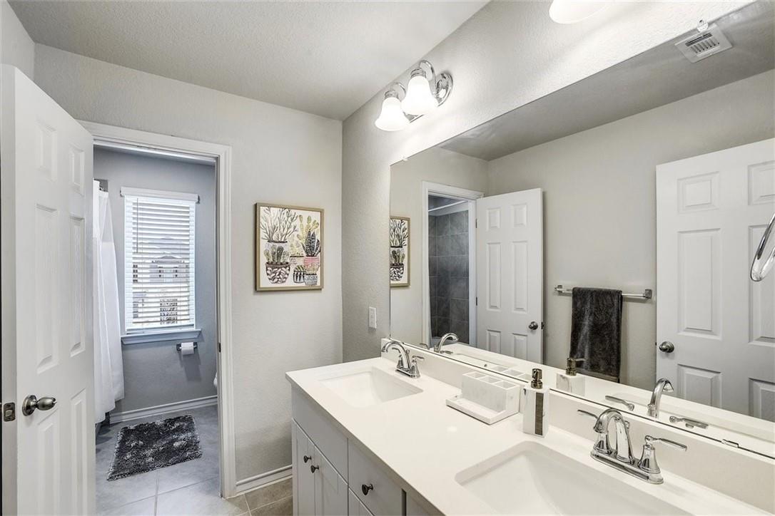 200 Magna Ln, Liberty Hill, TX 78642