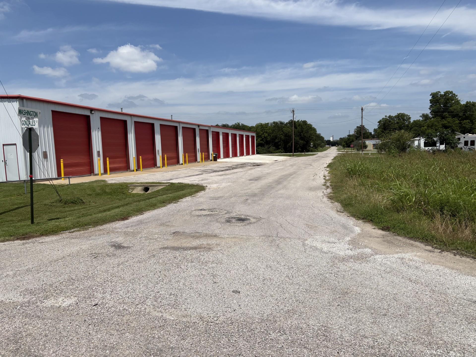 117 Gonzales St, Paige, TX 78659