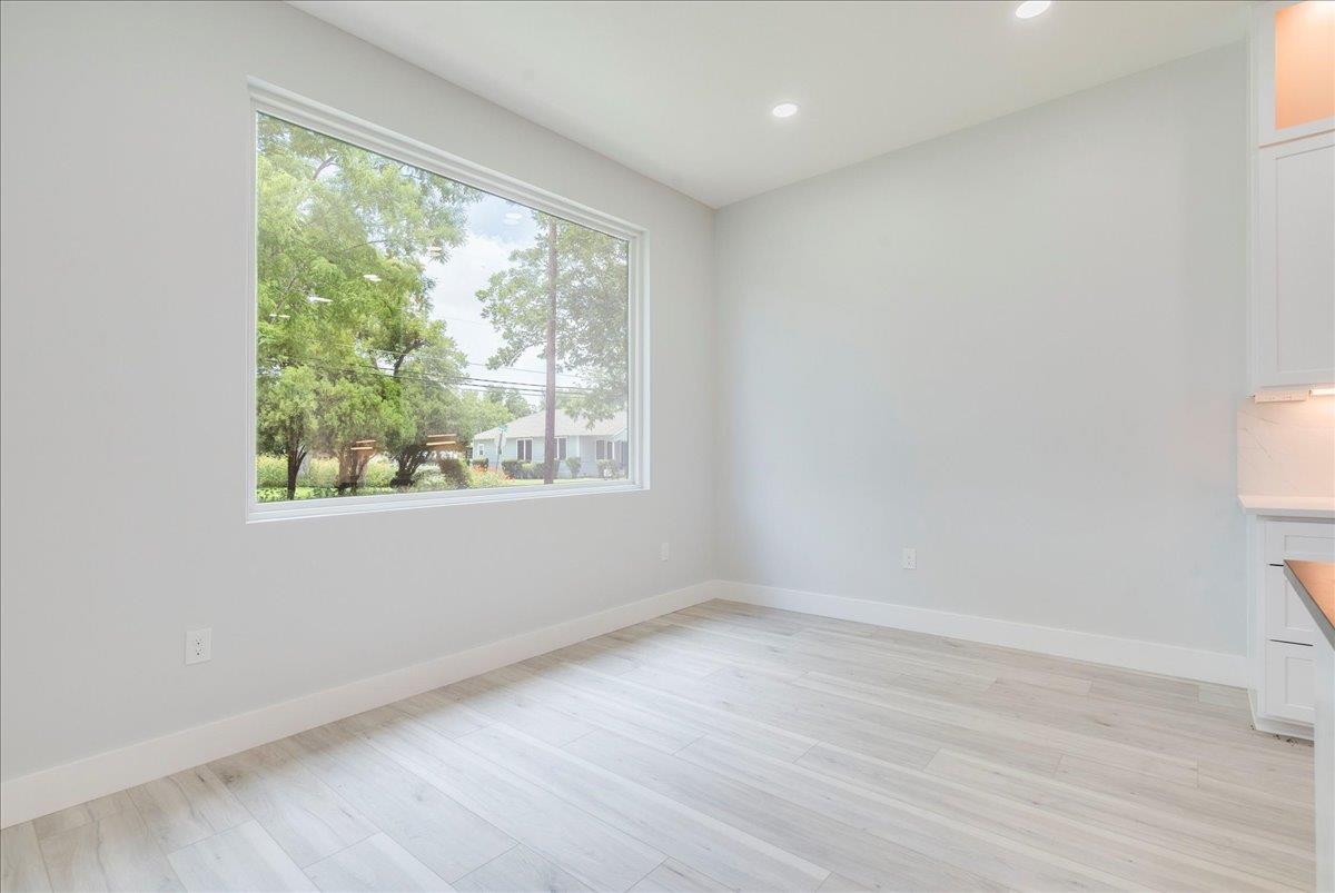 1215 Howard St, Taylor, TX 76574