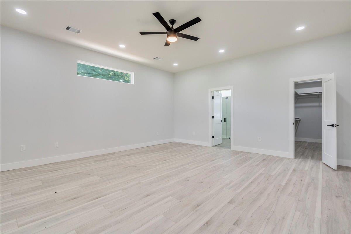 1215 Howard St, Taylor, TX 76574