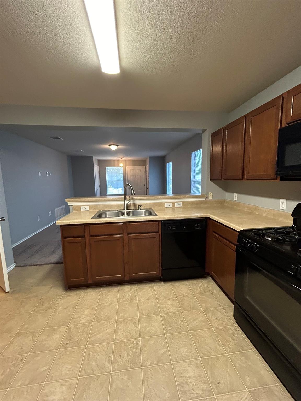 130 Quarter Ave, Buda, TX 78610