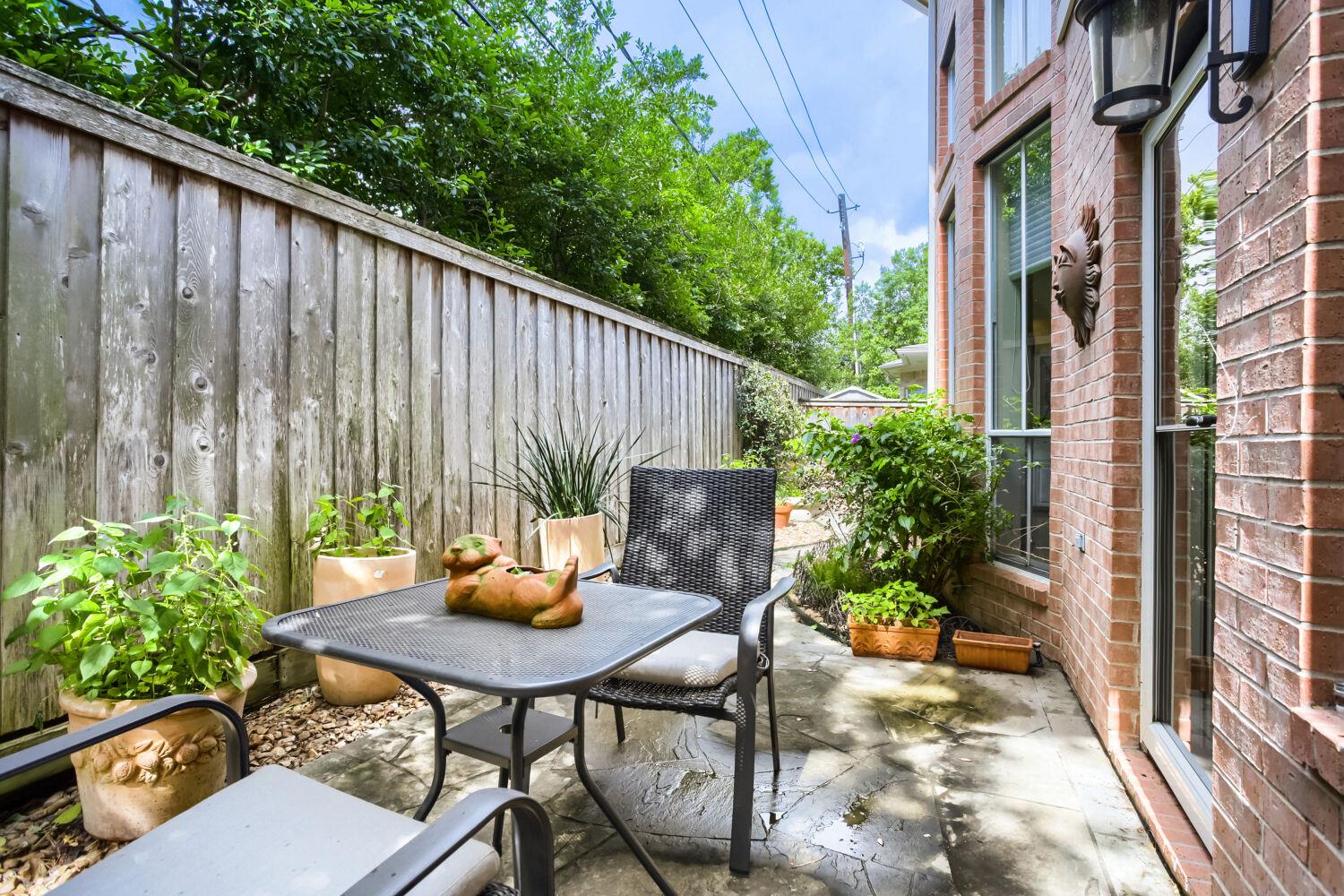 4147 E Northampton Pl, Houston, TX 77098