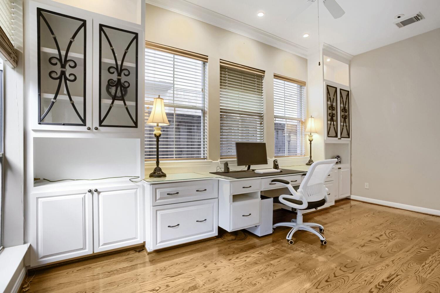 4147 E Northampton Pl, Houston, TX 77098