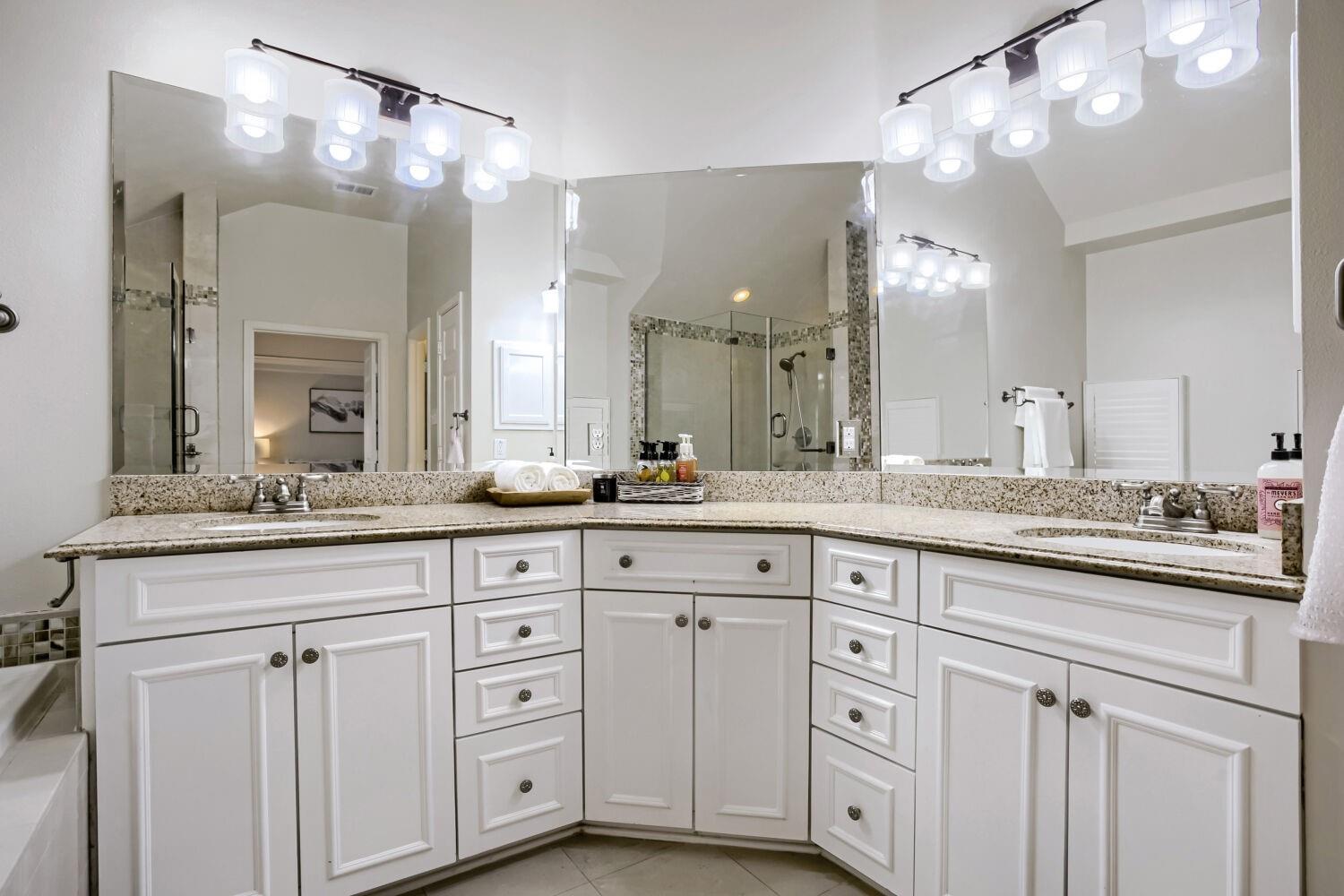 4147 E Northampton Pl, Houston, TX 77098