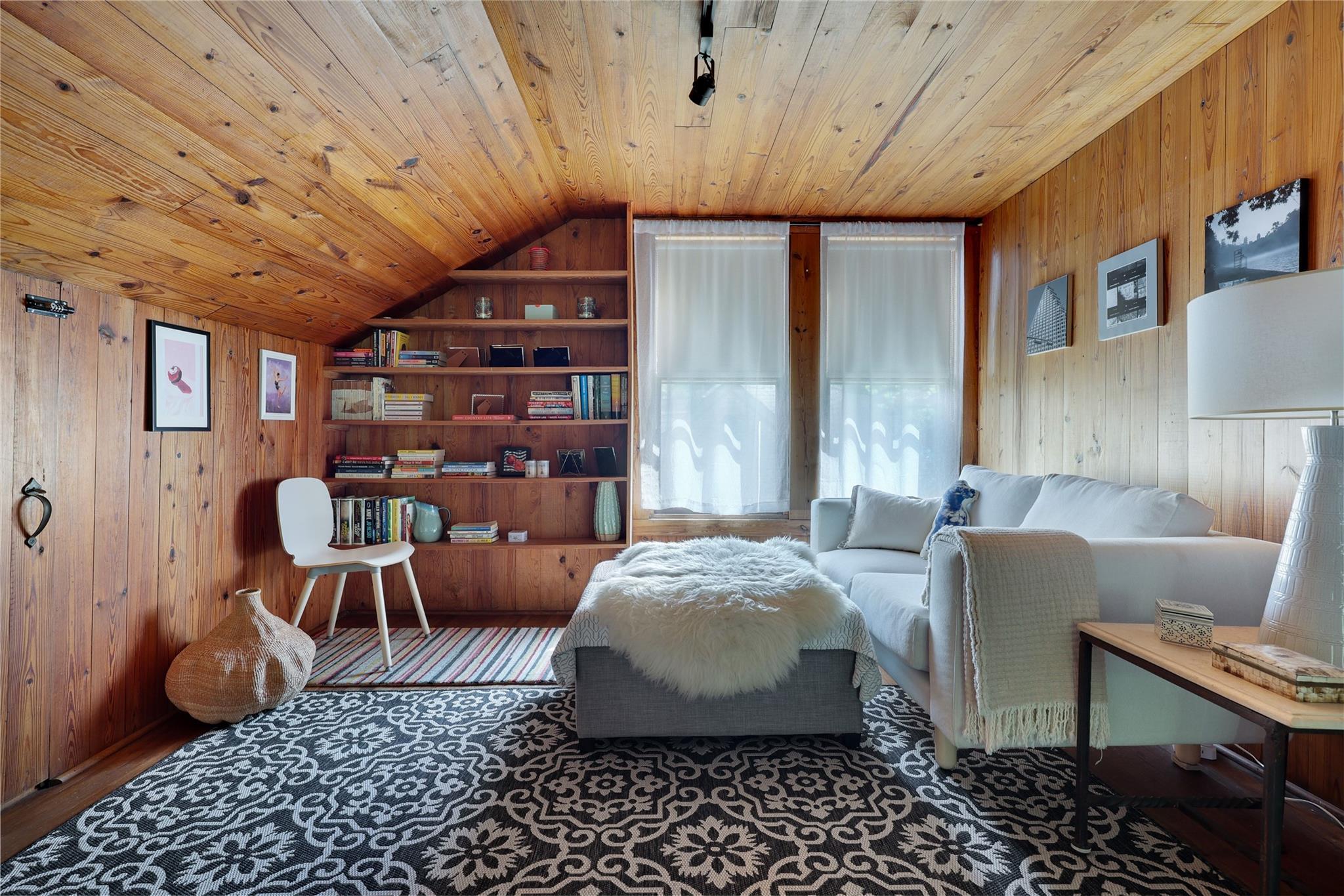 2206 Parkway, Austin, TX 78703