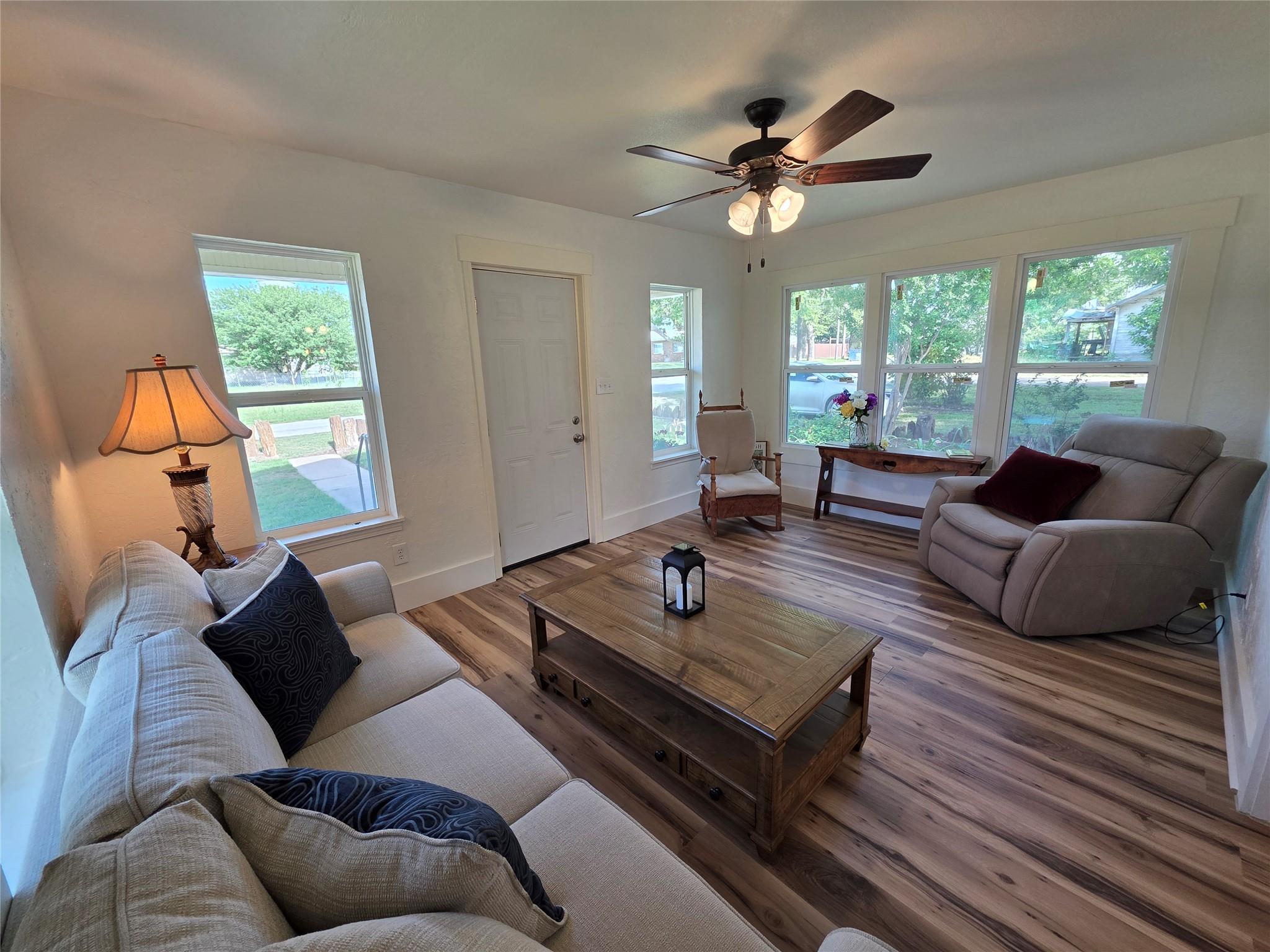 801 N Avenue A Ave, Cross Plains, TX 76443