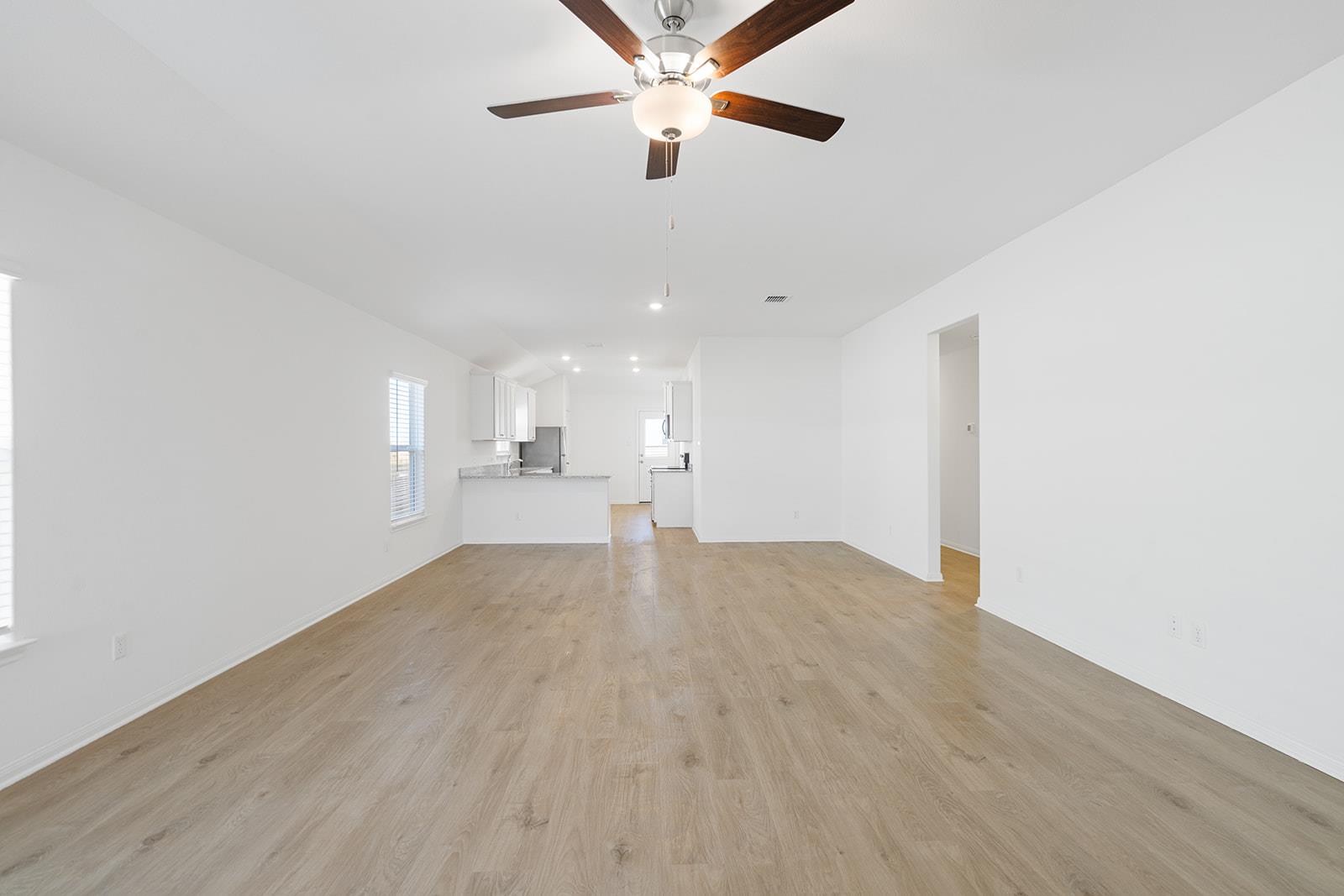 112 Wirepass Crst, Jarrell, TX 76537