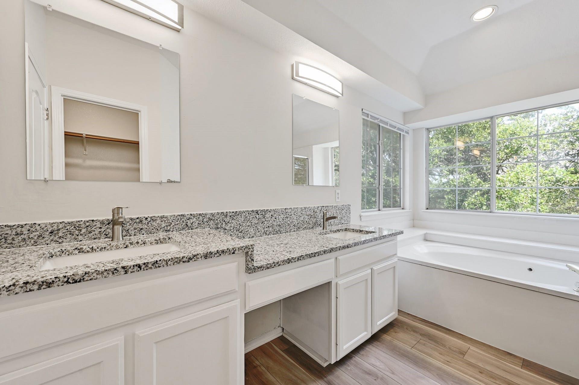 8111 Cheno Cortina Trl, Austin, TX 78749