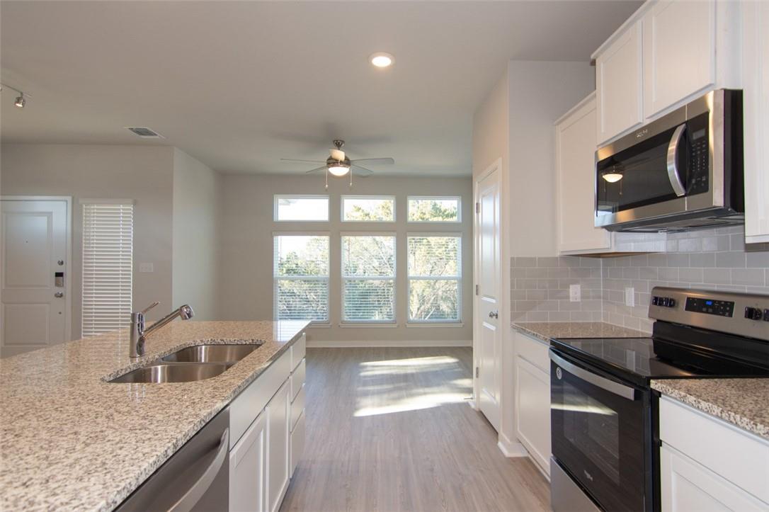 605 W South St # 432, Leander, TX 78641