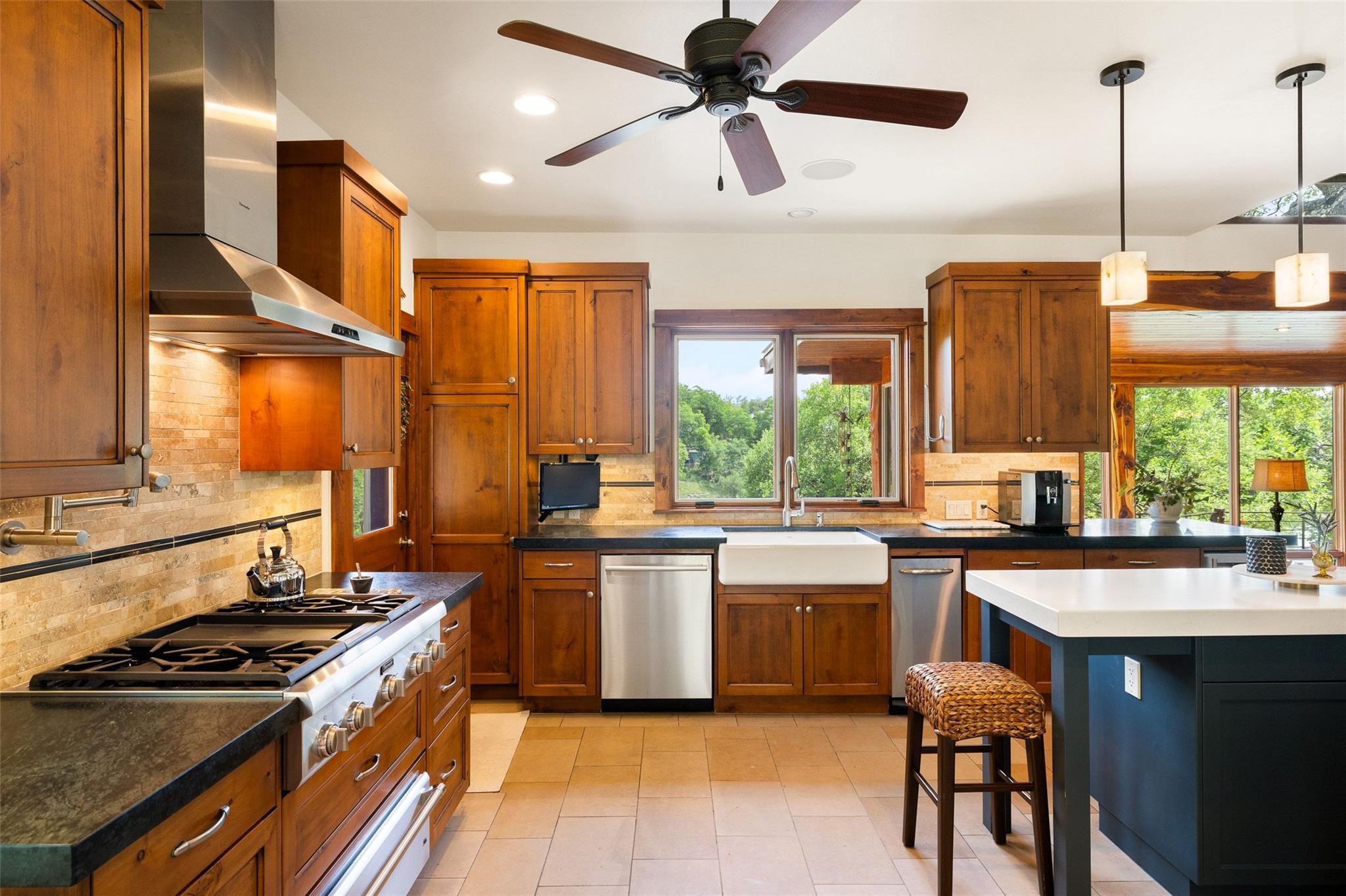 16407 Jackson St, Volente, TX 78641