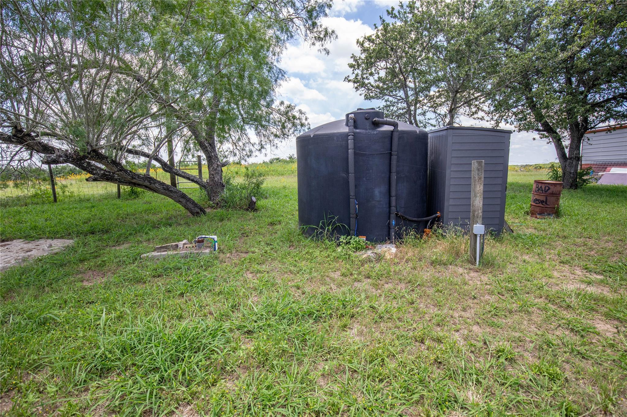 9393 Us Highway 87 E, Smiley, TX 77994