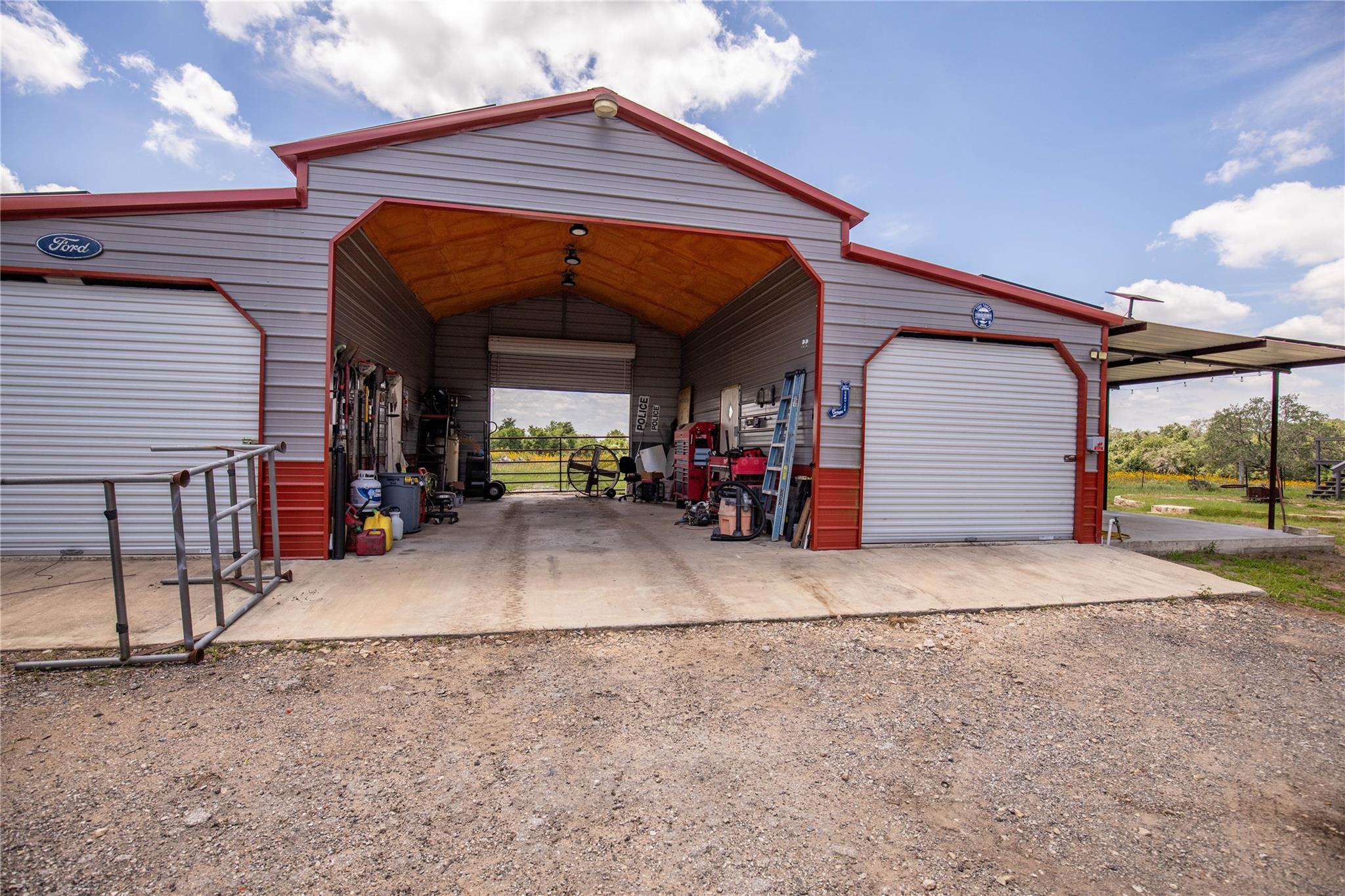 9393 Us Highway 87 E, Smiley, TX 77994