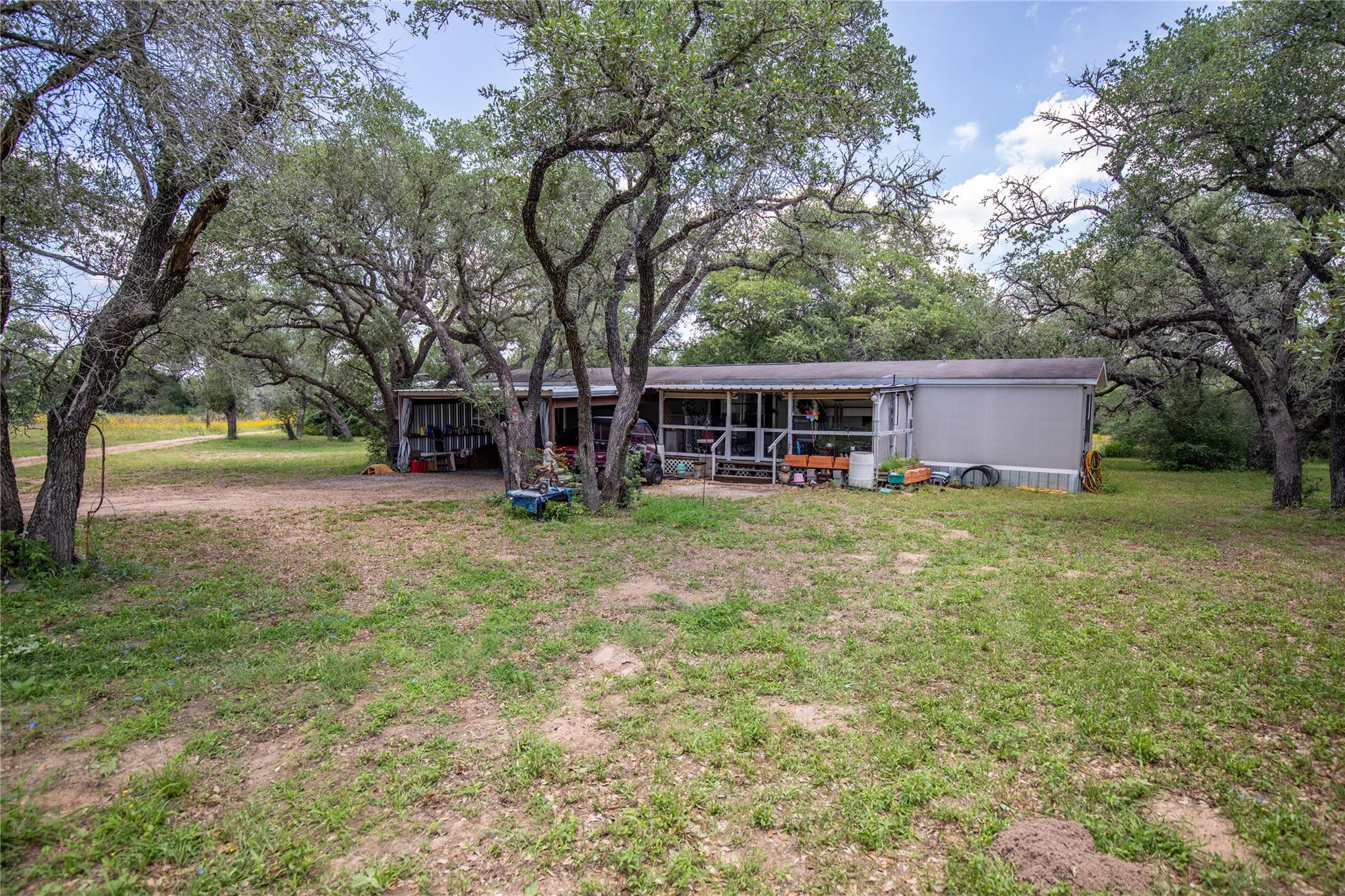 9393 Us Highway 87 E, Smiley, TX 77994