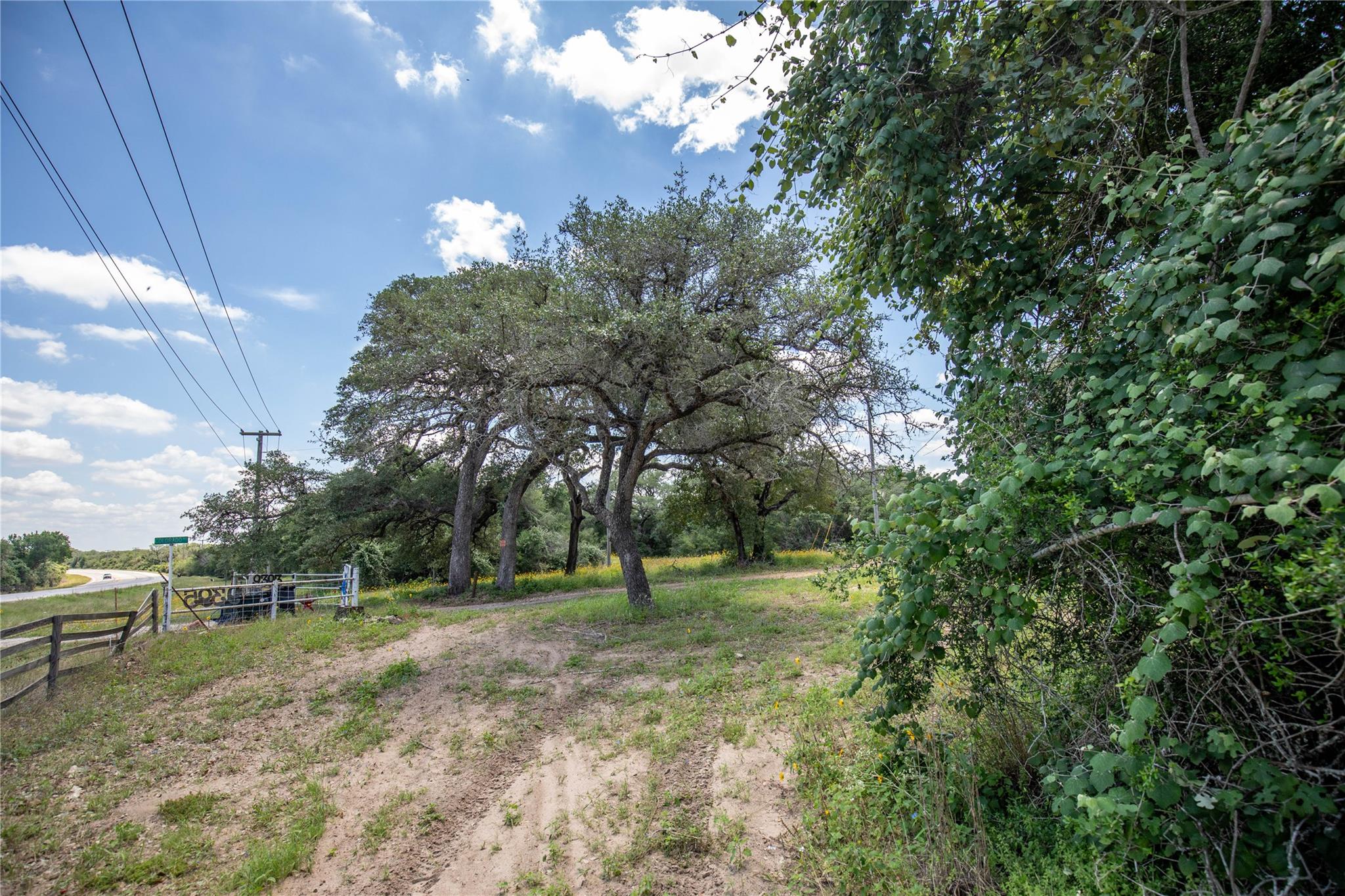 9393 Us Highway 87 E, Smiley, TX 77994