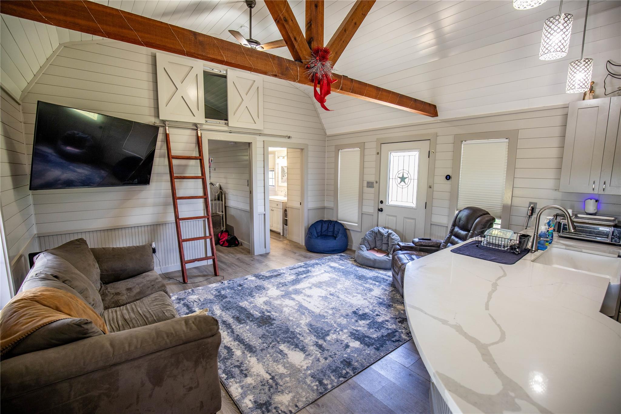 9393 Us Highway 87 E, Smiley, TX 77994