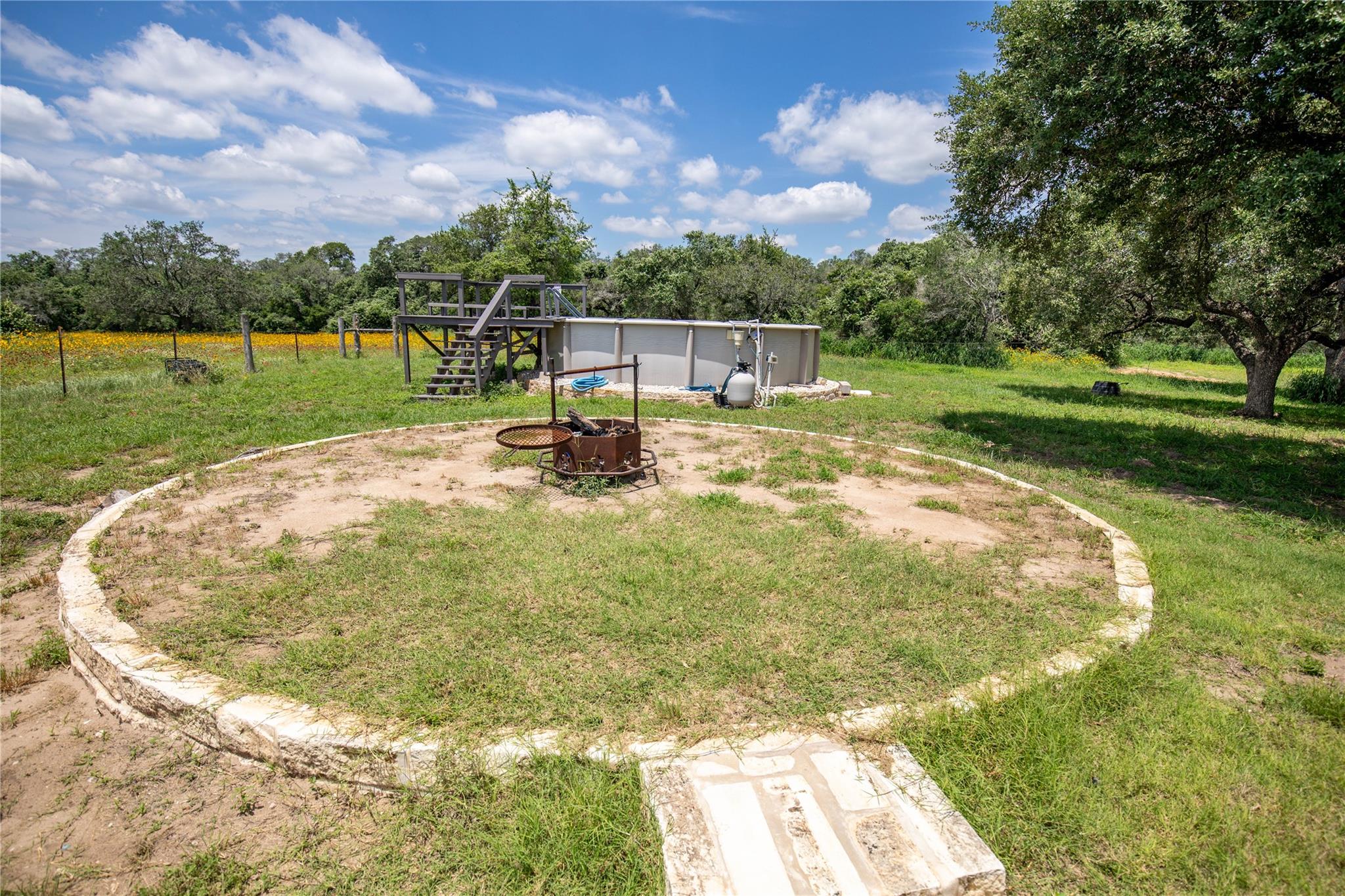 9393 Us Highway 87 E, Smiley, TX 77994