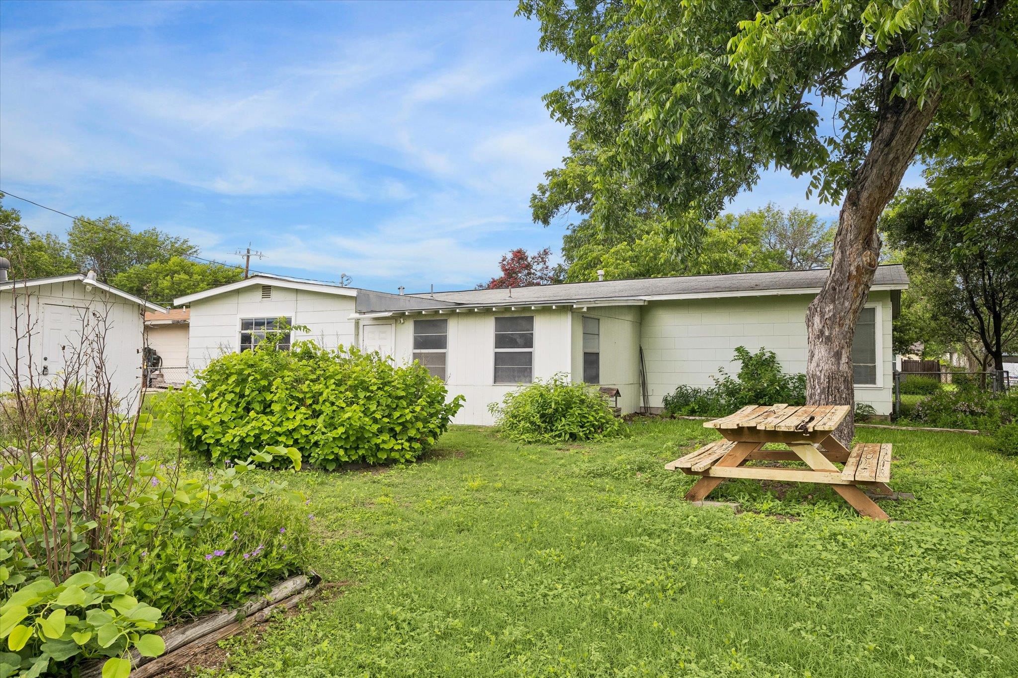 458 Basswood Dr, San Antonio, TX 78213