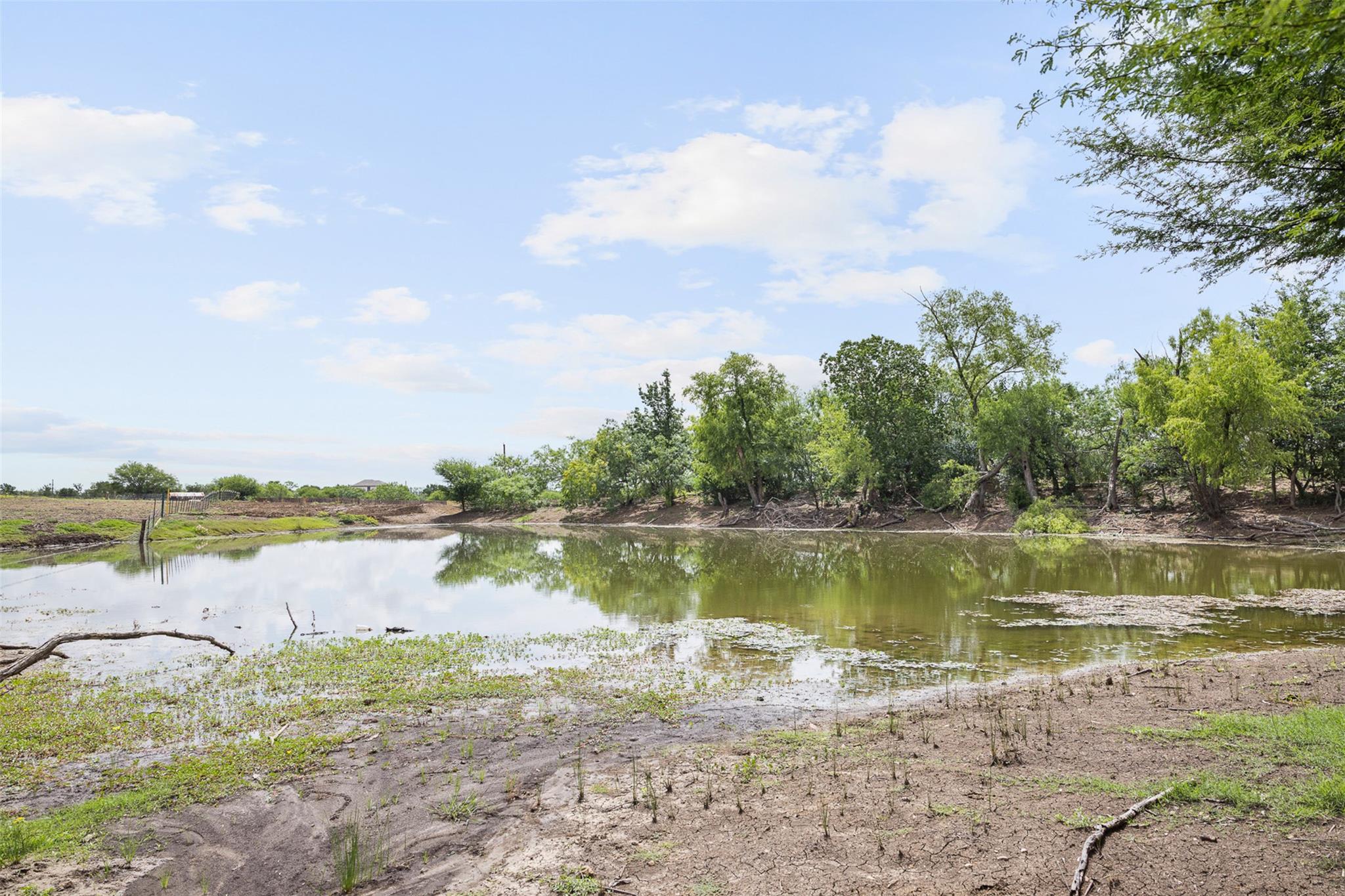 3315 Dry Creek Rd, Lockhart, TX 78644