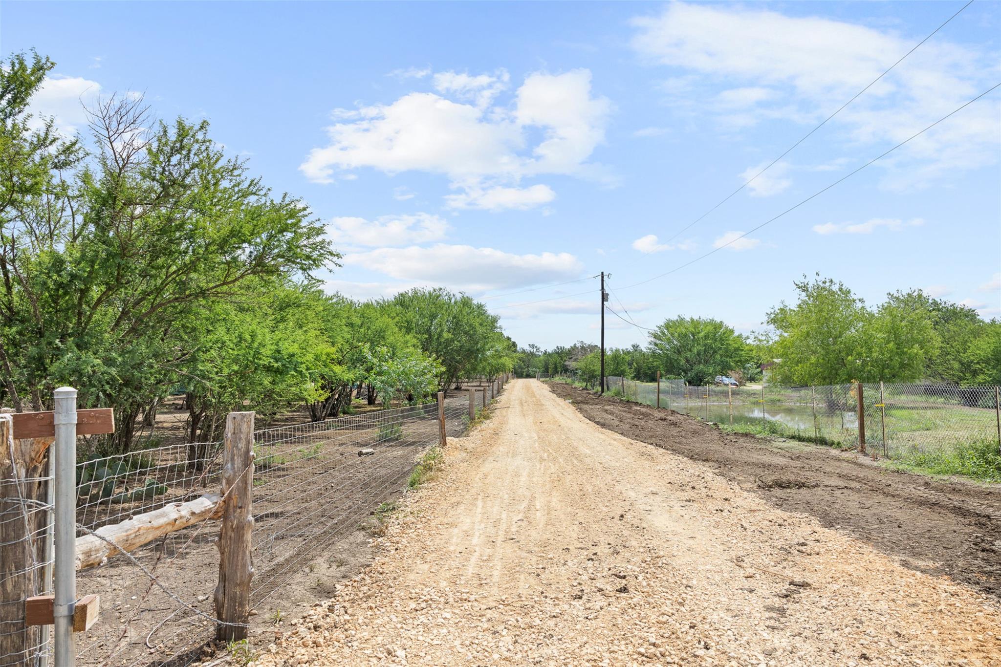 3315 Dry Creek Rd, Lockhart, TX 78644