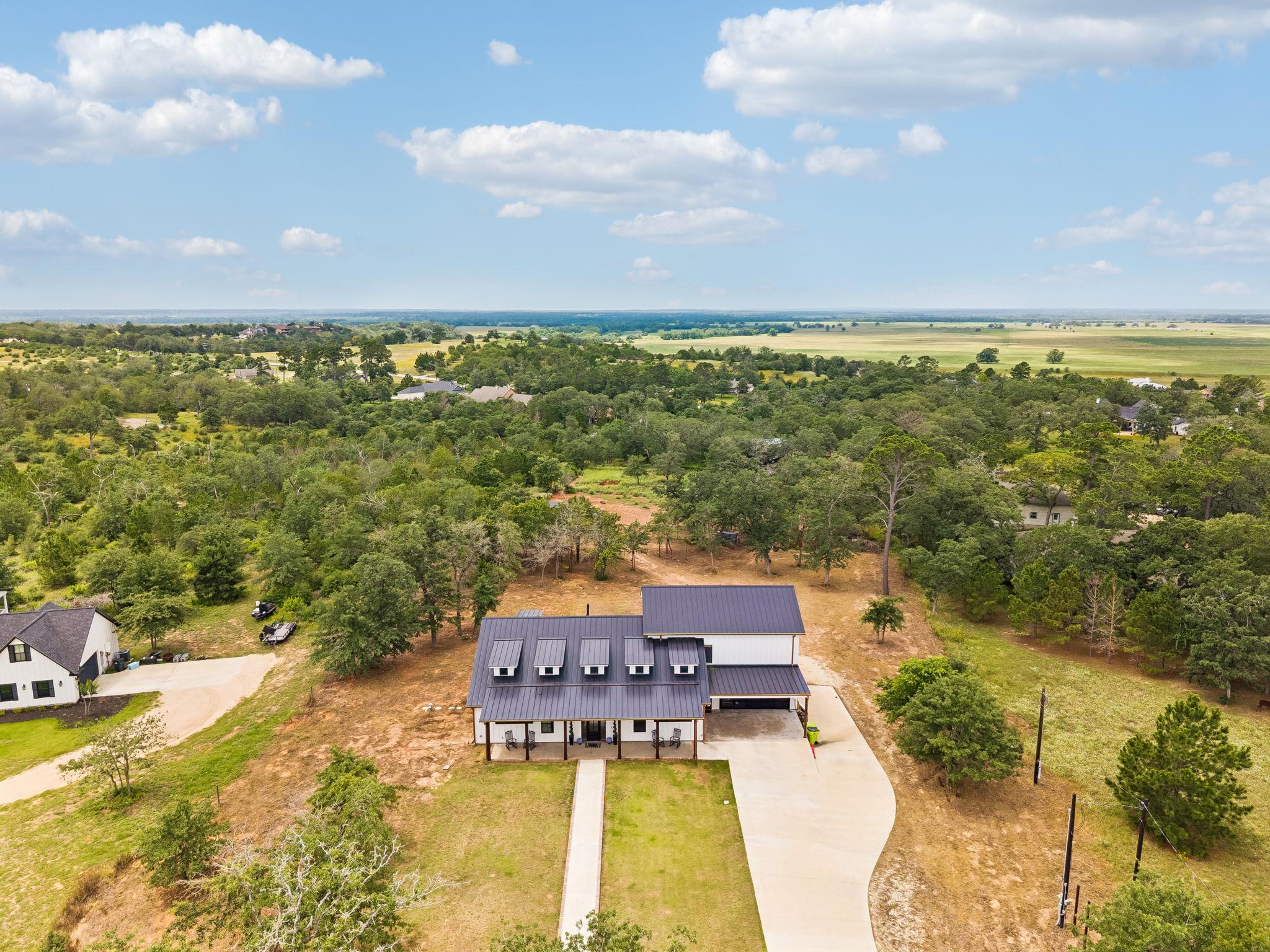 143 W Tanglebriar Ct, Bastrop, TX 78602