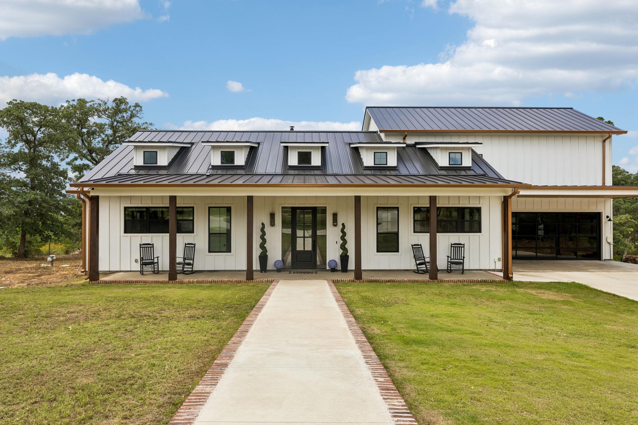 143 W Tanglebriar Ct, Bastrop, TX 78602