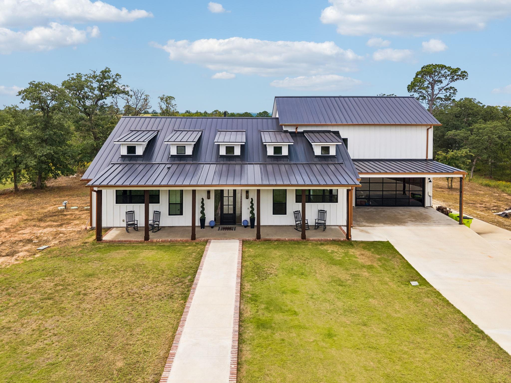 143 W Tanglebriar Ct, Bastrop, TX 78602