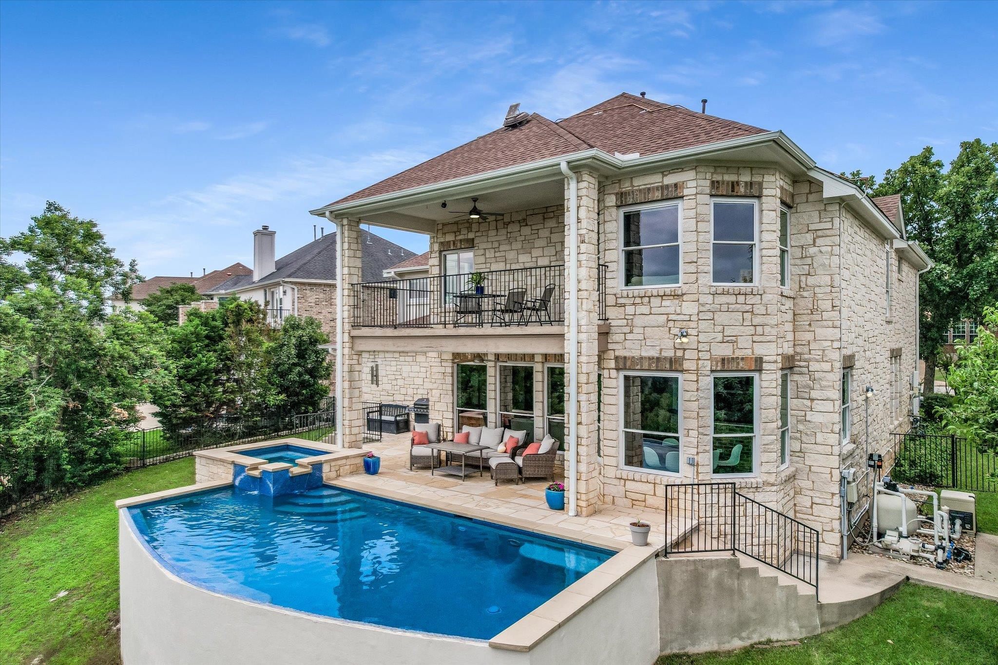 10613 Pointe View Dr, Austin, TX 78738