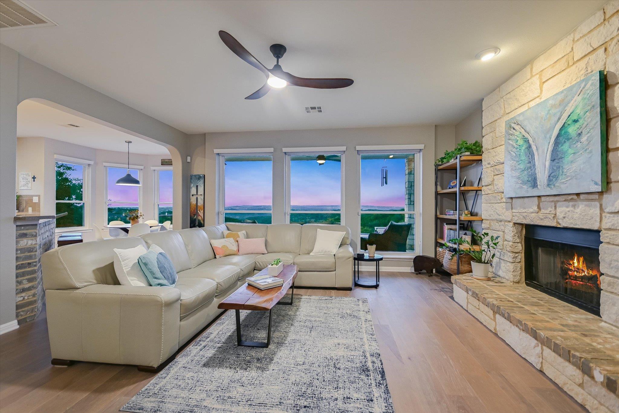 10613 Pointe View Dr, Austin, TX 78738