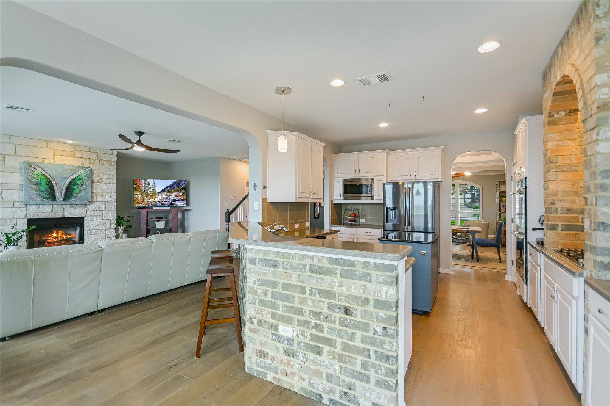 10613 Pointe View Dr, Austin, TX 78738