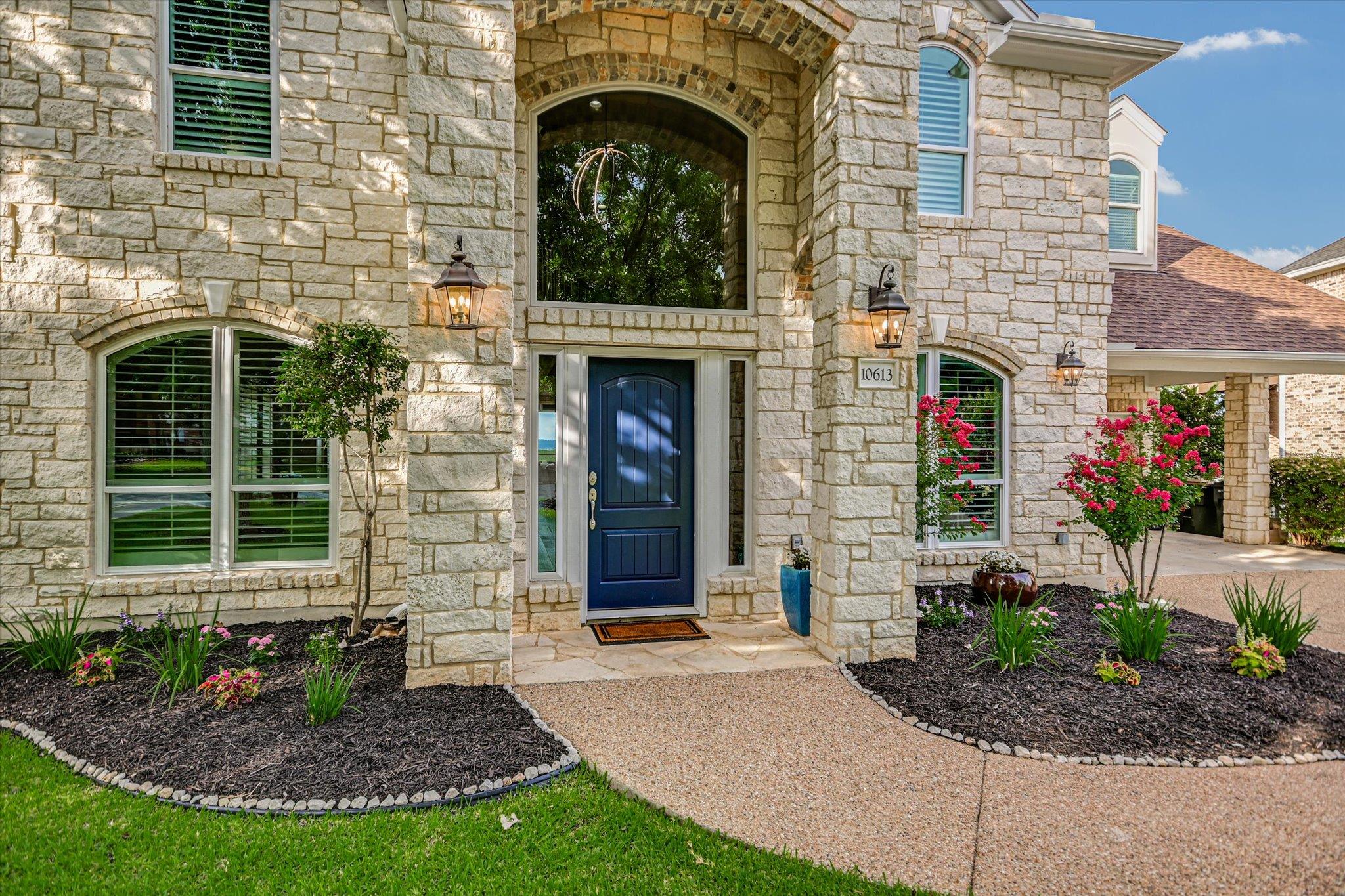10613 Pointe View Dr, Austin, TX 78738