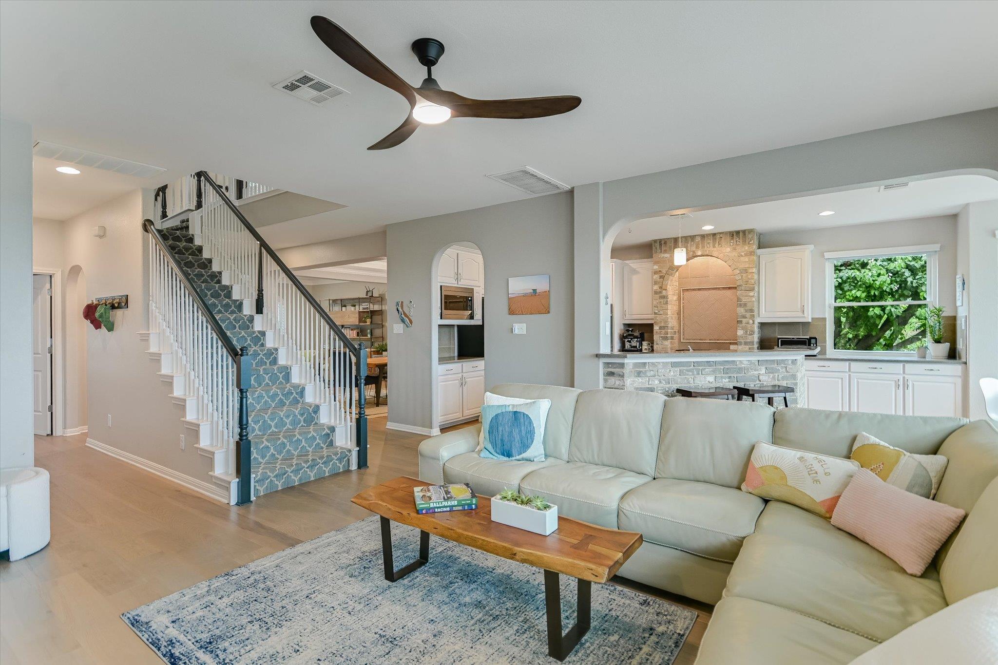 10613 Pointe View Dr, Austin, TX 78738