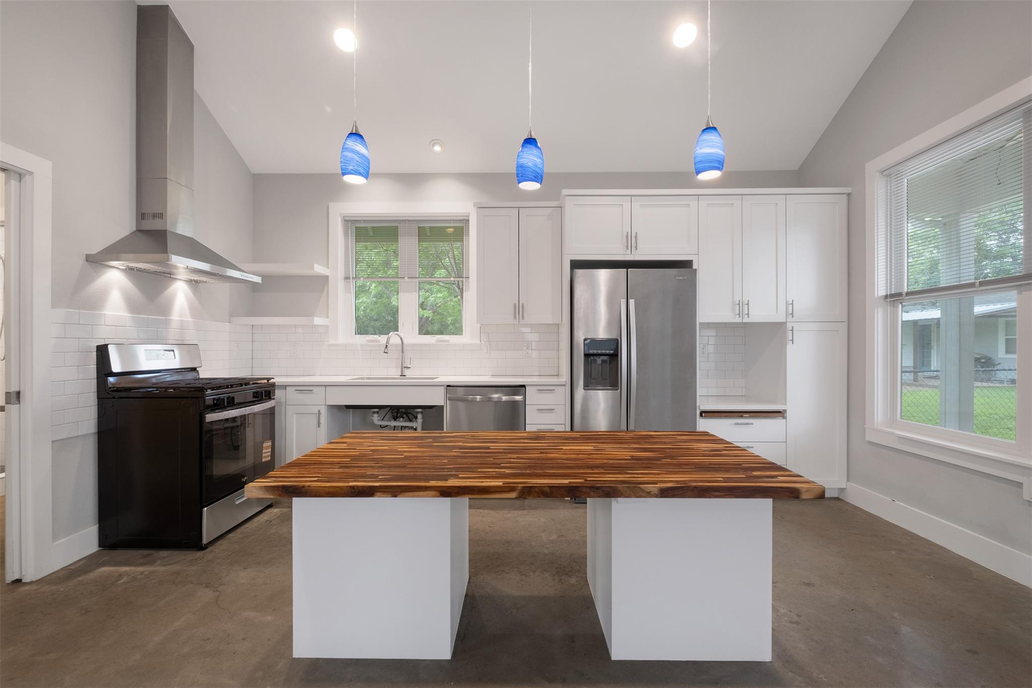 1905 W Saint Johns Ave, Austin, TX 78757