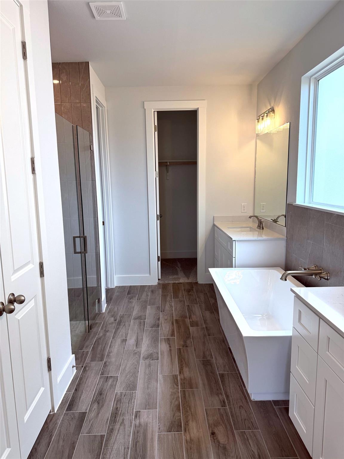 8510 Red Bottle Brush Rd, Lago Vista, TX 78645