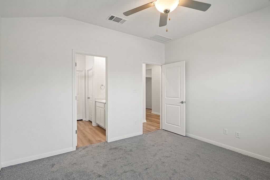 121 Oakdale Meadows Ln, Hutto, TX 78634