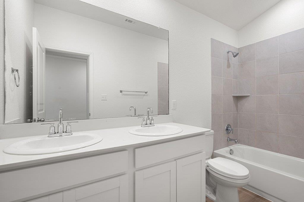 121 Oakdale Meadows Ln, Hutto, TX 78634