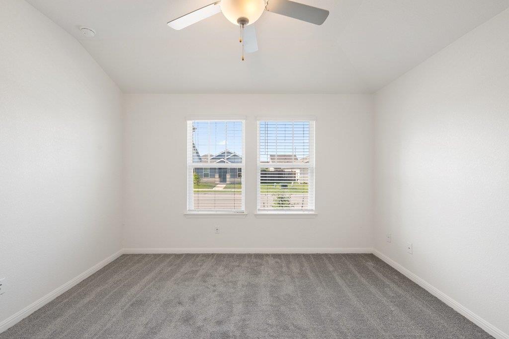 121 Oakdale Meadows Ln, Hutto, TX 78634