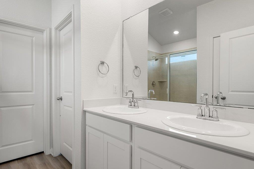 121 Oakdale Meadows Ln, Hutto, TX 78634