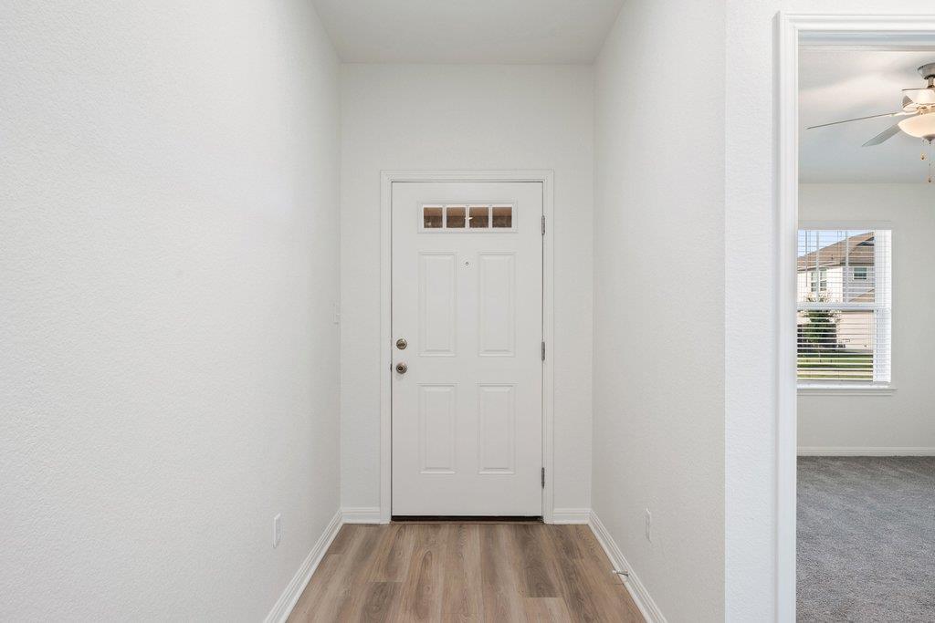 121 Oakdale Meadows Ln, Hutto, TX 78634