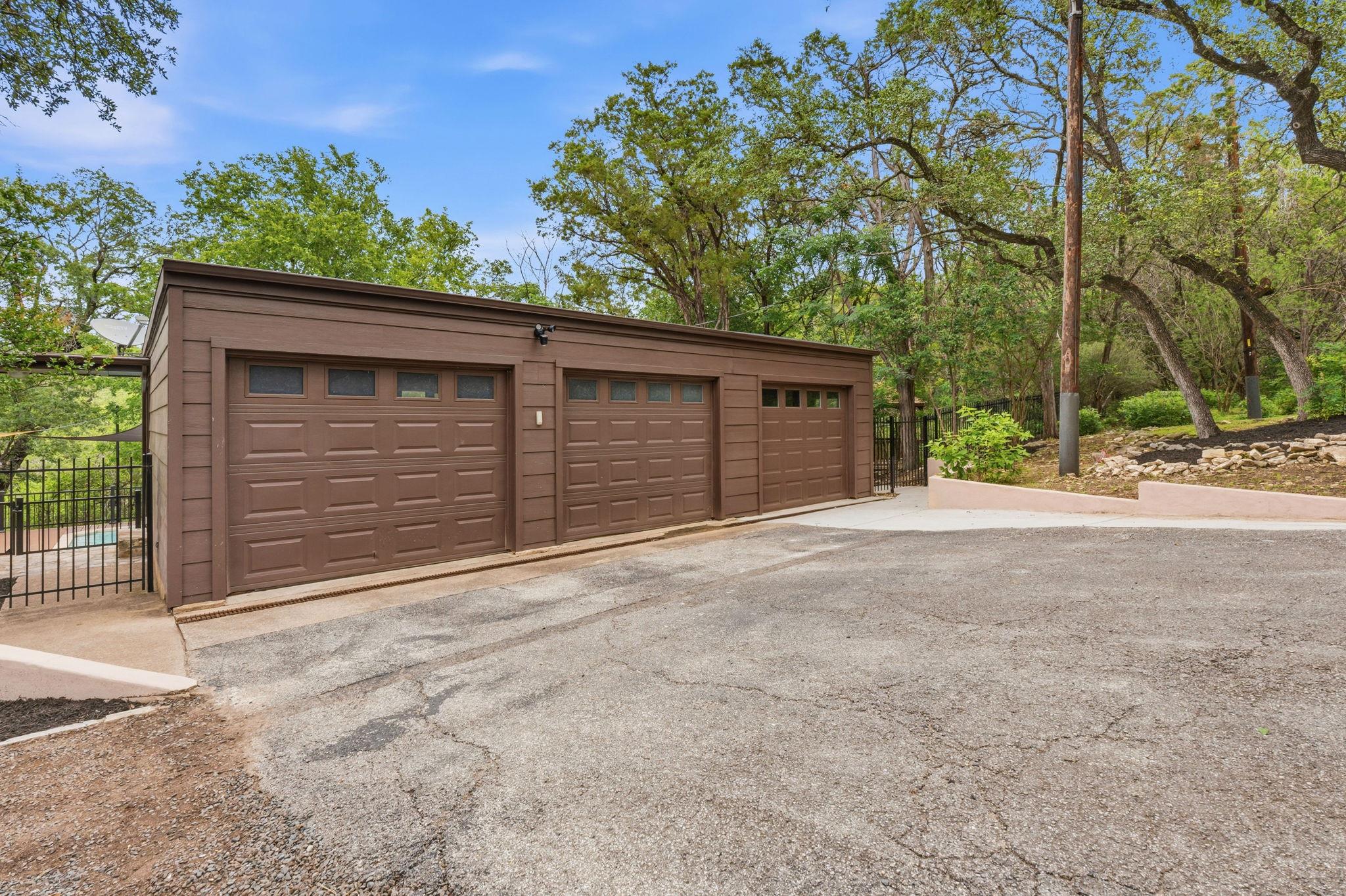 1004 Jousting Pl, Austin, TX 78746
