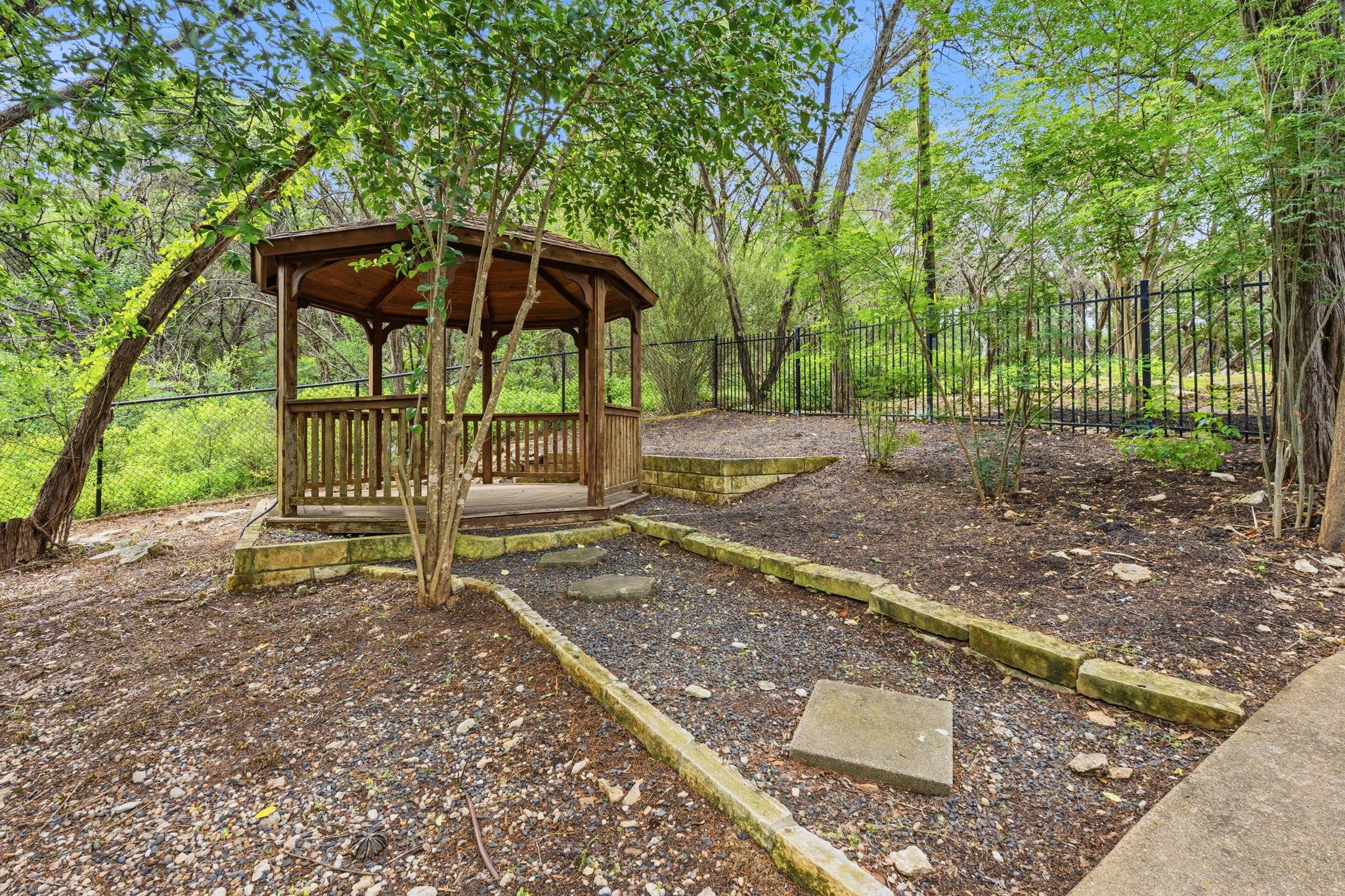 1004 Jousting Pl, Austin, TX 78746