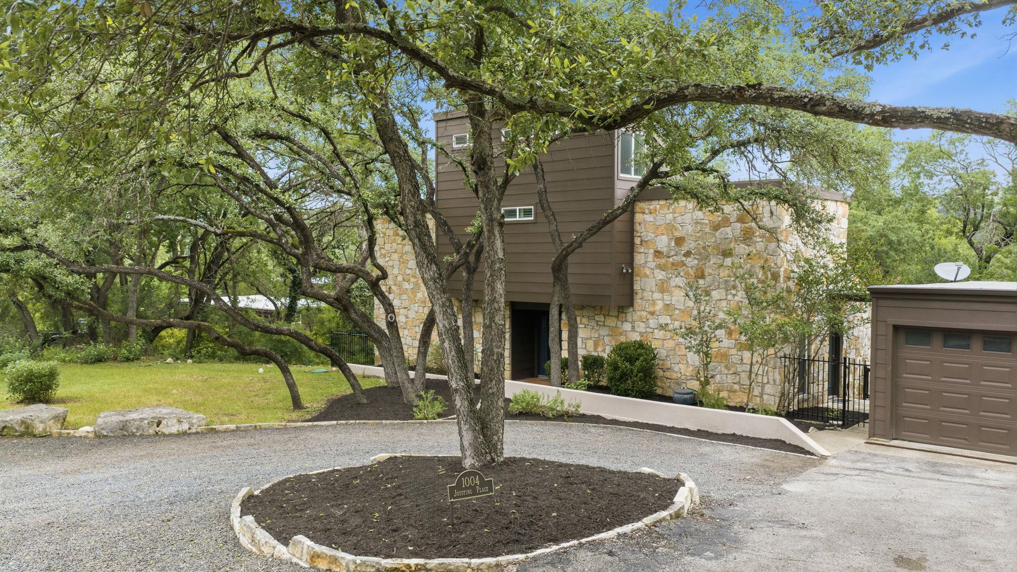 1004 Jousting Pl, Austin, TX 78746