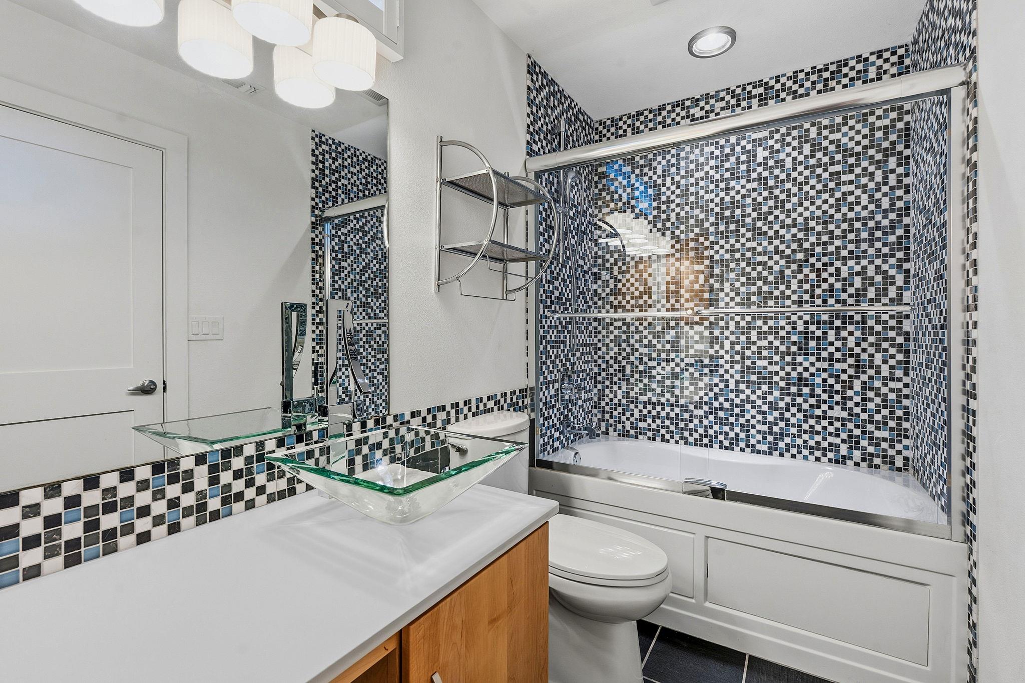 1004 Jousting Pl, Austin, TX 78746