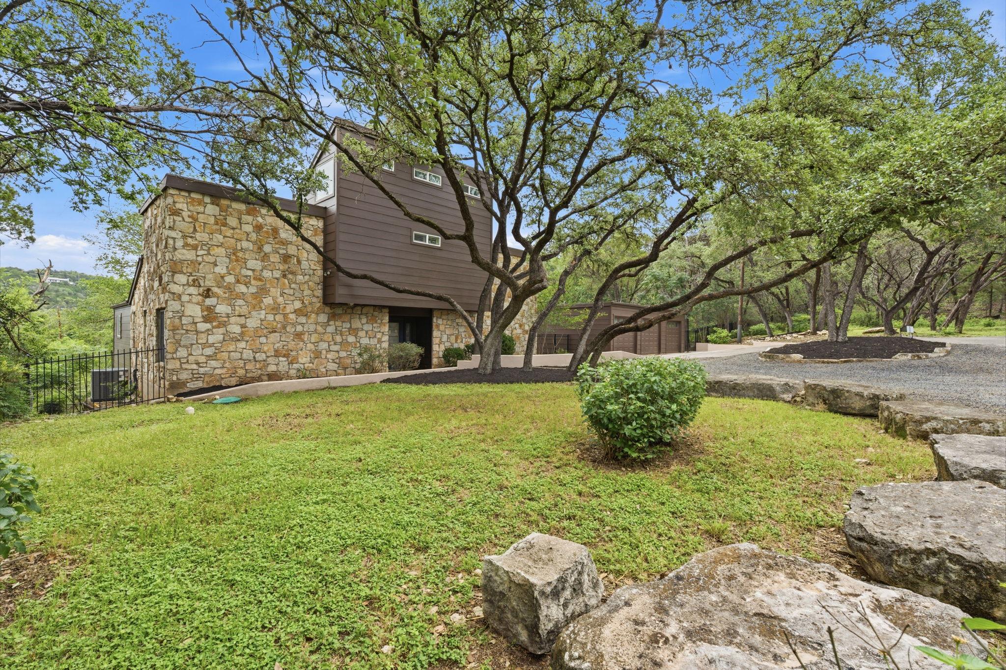 1004 Jousting Pl, Austin, TX 78746