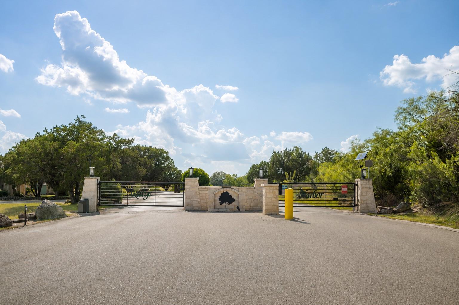 828 Wesley Ridge Dr, Spicewood, TX 78669